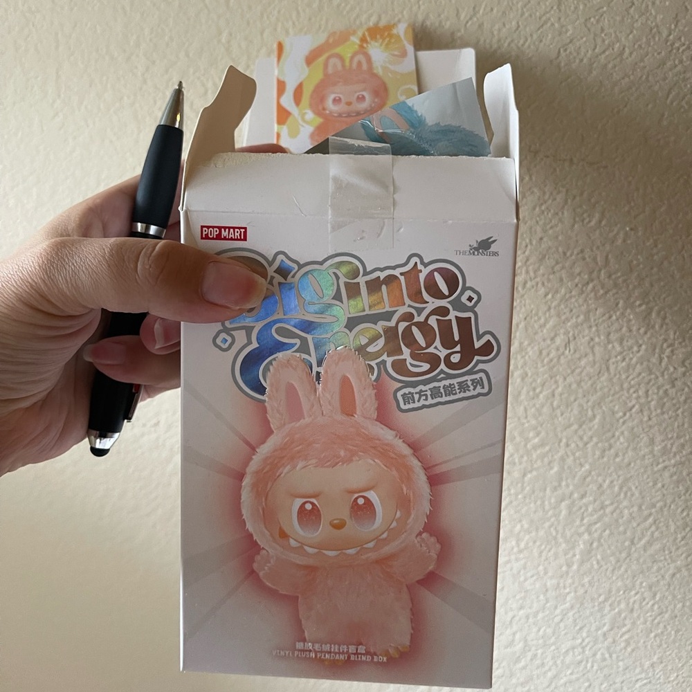 THE MONSTERS Big into Energy Series Vinyl Plush Pendant Labubu happiness